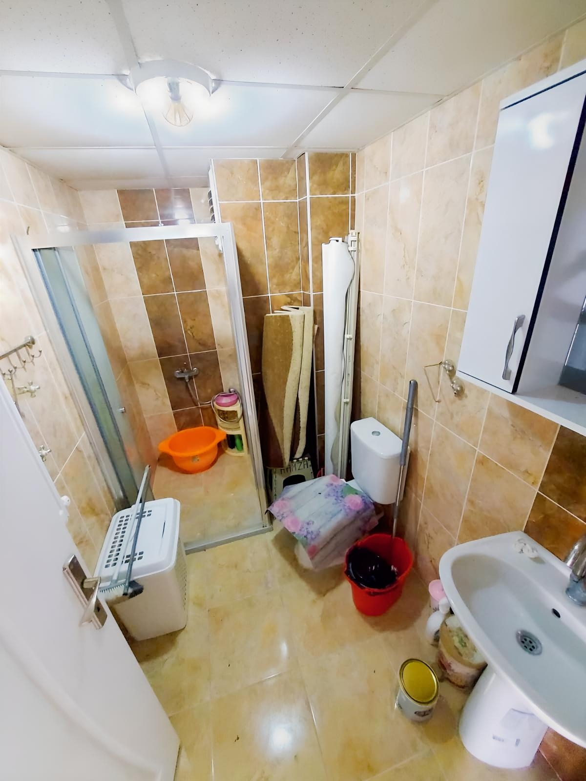 ZİRVE EMLAKTAN LİSE CADDESİNDE KİRALIK 2+1 DAİRE