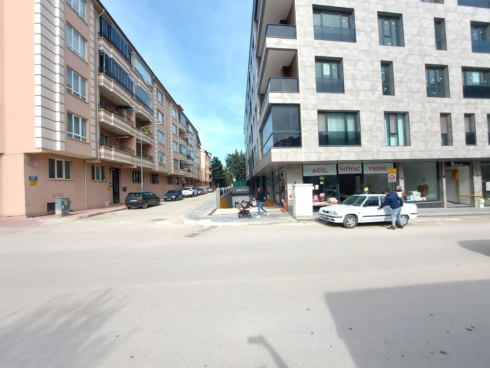 ZİRVE EMLAKTAN LİSE CD. ZEREN SK.TA SATILIK 3+1 DAİRE