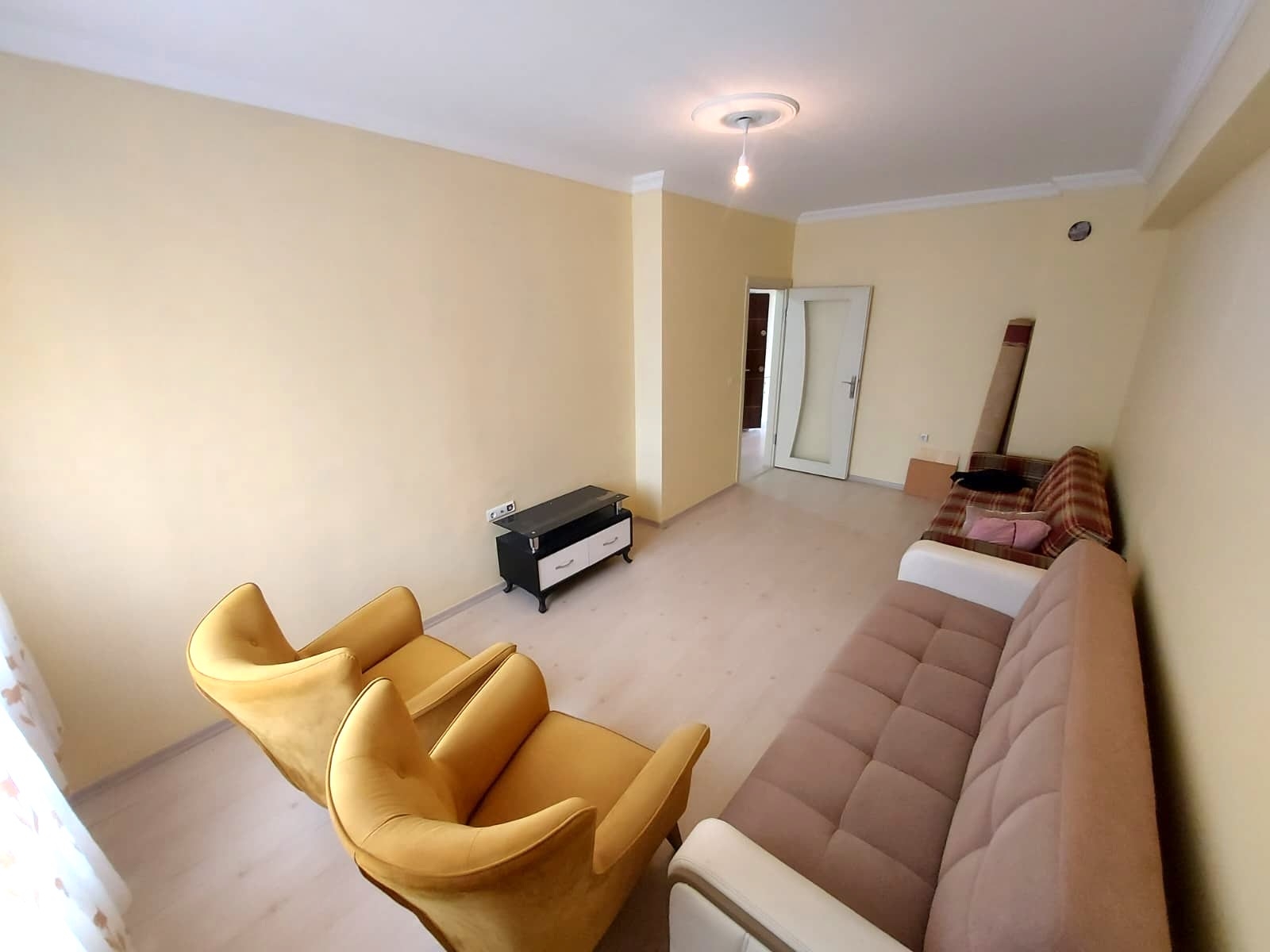 ZİRVE EMLAKTAN LİSE CADDESİNDE SATILIK 2+1 DAİRE fotoğraf 3