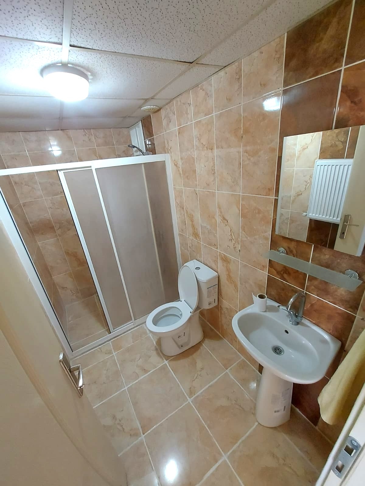 ZİRVE EMLAKTAN LİSE CADDESİNDE SATILIK 2+1 DAİRE fotoğraf 5